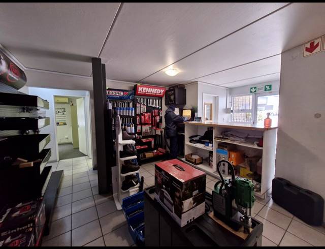 1,000M² WAREHOUSE TO LET IN STIKLAND INDUSTRIAL
